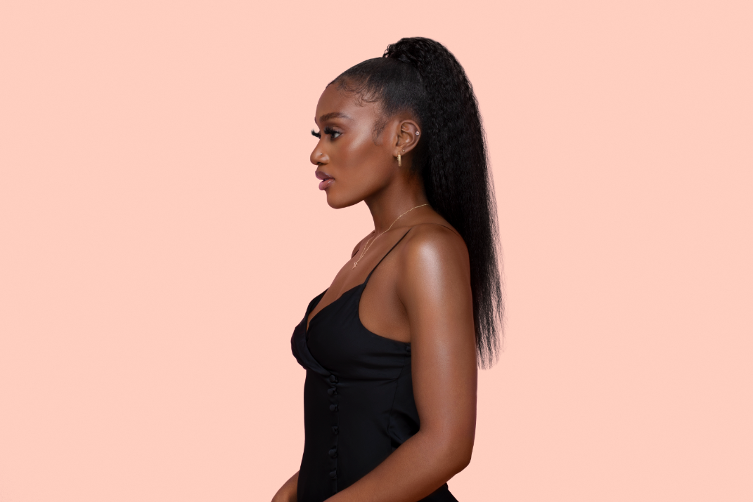 HOW TO PERFECT THE SLEEK SUMMER PONYTAIL